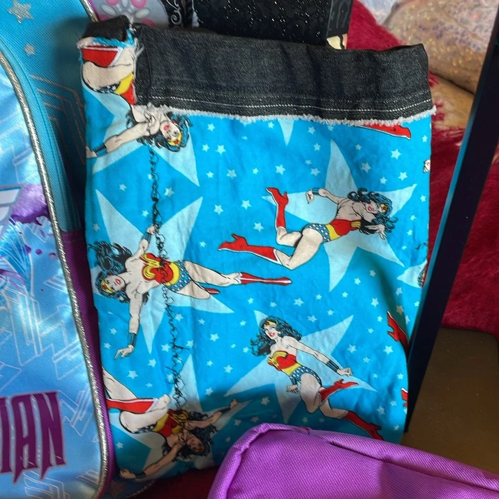 WONDER WOMAN PADDED BACKPACK,LUNCHBOX DOLL,TOTE, SHERPA LINED SOCKS BUNDLE OF 5